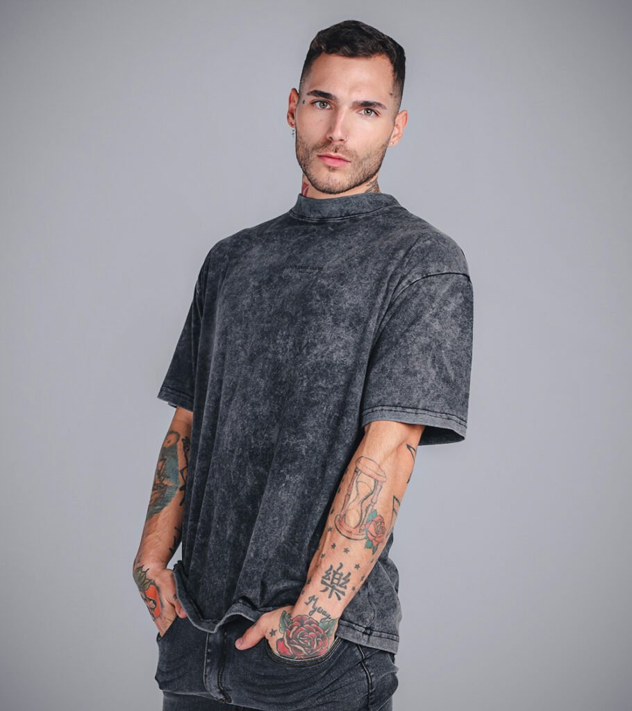 Polera Oversize Minimalista Negro Washed Esencial U Esenciales